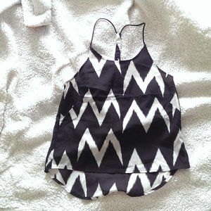 H&M Black an white zigzag top
